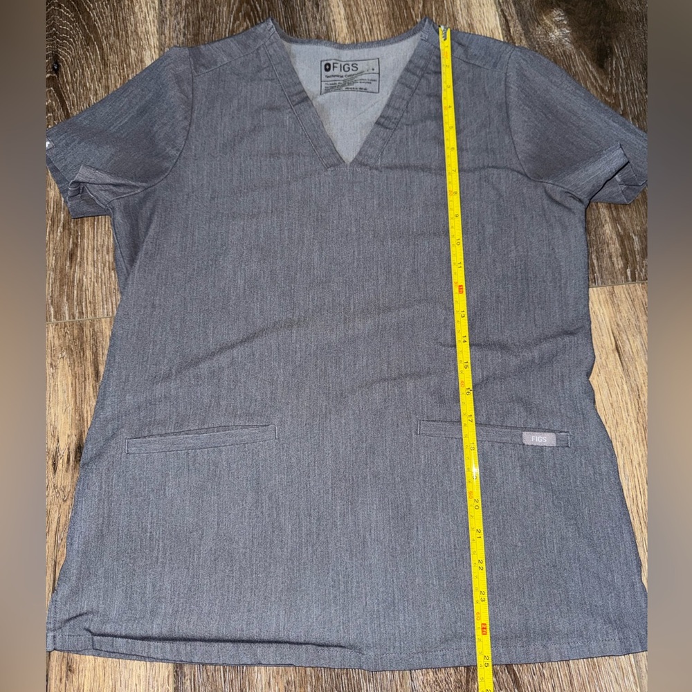 FIGS Casma Three-Pocket Scrub Top in Graphite Size S - Picture 10 of 11